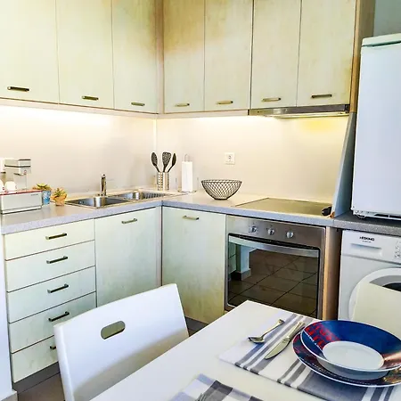 Cityzen View - Retro Nest Апартаменты Аргостолион